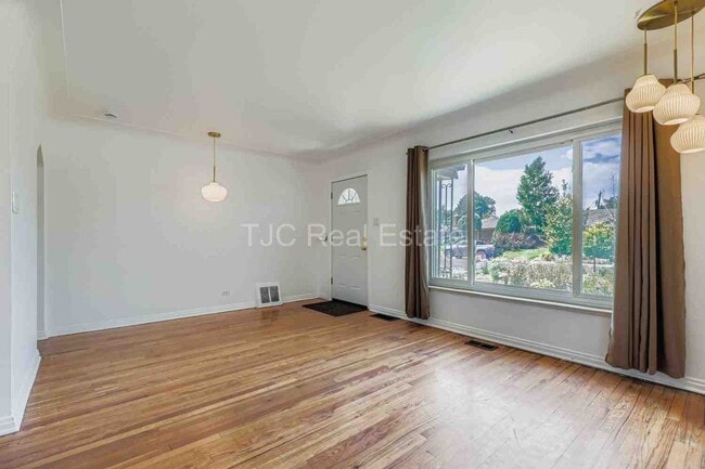 Photo - 2140 Niagara St