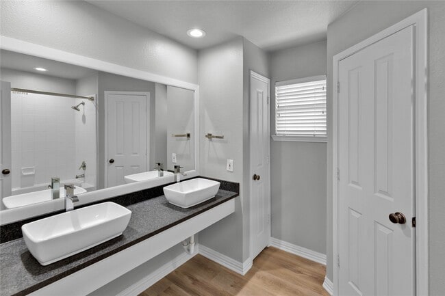 Building Photo - 63 Woodlily Pl