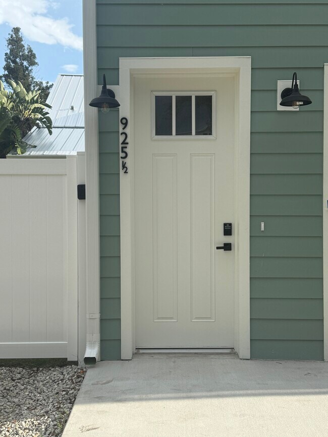 Entrance - 925 24th Ave N Unidad Half