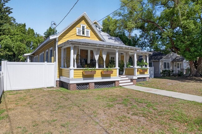 Photo - Stunning 4-bedroom home in Tampa! (Bonus room)