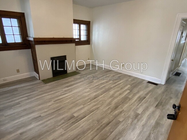 Photo - 537 E 11th St Unit Apartment 2