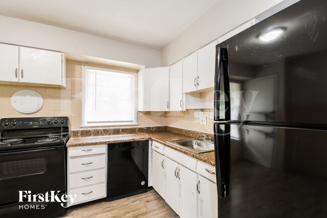 Photo - 665 Mark Twain Dr