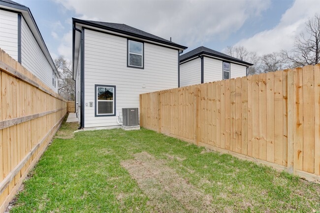 Photo - 8128 Sterlingshire St