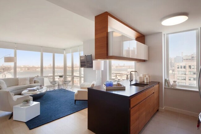 Building Photo - 535 W 44th St Unit 1114