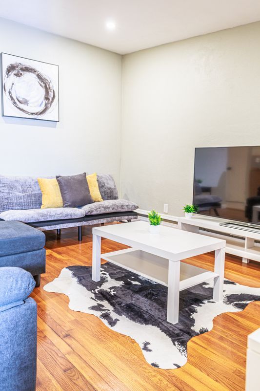 Building Photo - 37 Smith St