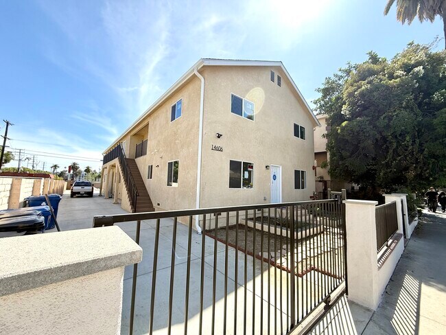 Photo - 14606 Gilmore St