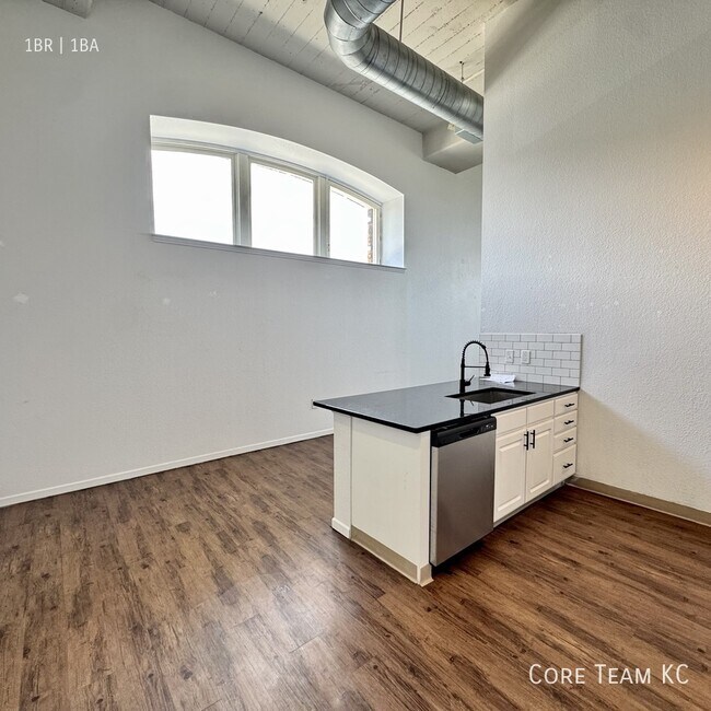 Photo - 320 W 7th St Unidad 101