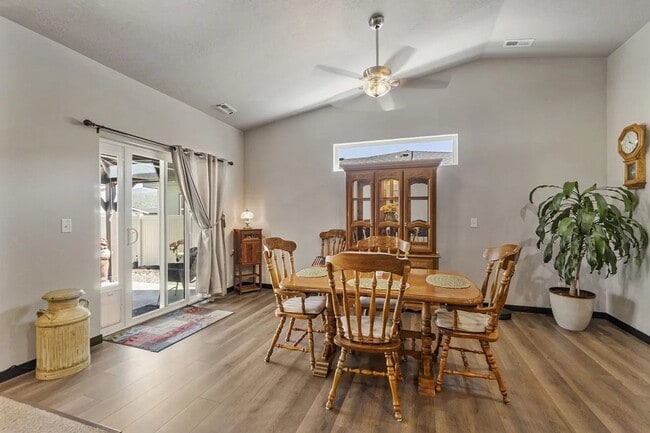 Photo - 198 Spindle St