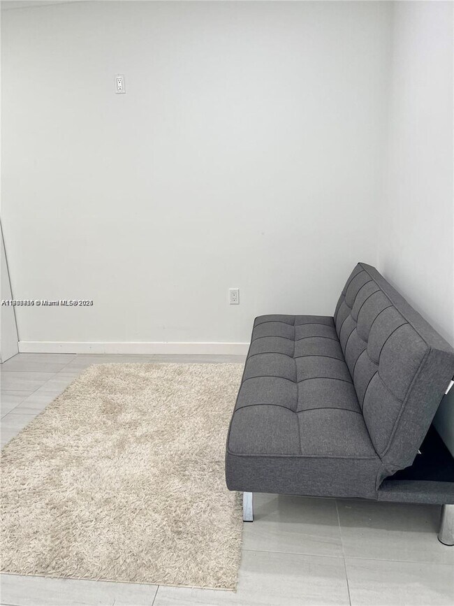 Photo - 2310 N 57th Way Unidad 3