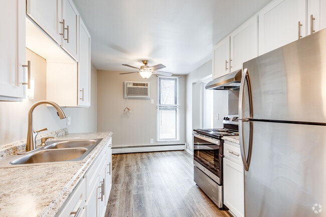 2BR, 1BA - Kitchen - 1365 Bldg