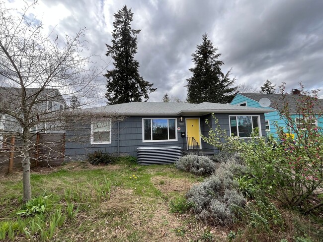 Cozy 3 bed 1 bath Home in Brentwood-Darlin... - Cozy 3 bed 1 bath Home in Brentwood-Darlin...