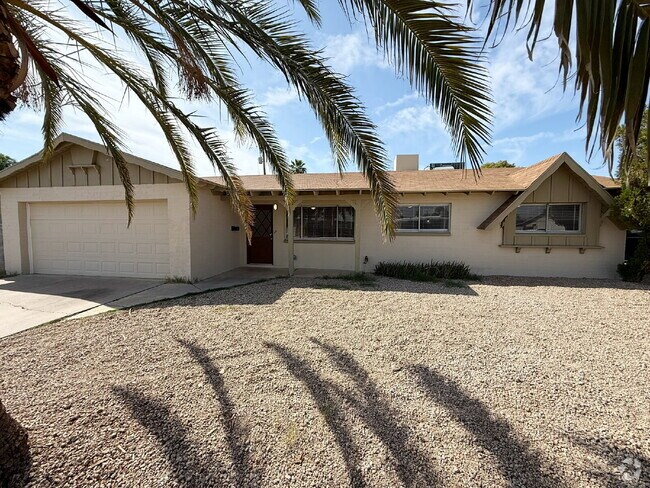 Building Photo - Charming 3-Bedroom Oasis with 2 Full Baths... Rental