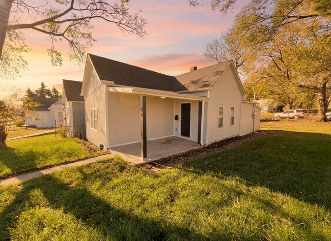 Building Photo - SEE IT NOW: Beautiful home in KCK!
