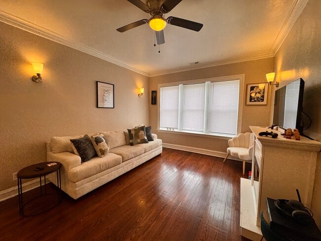 Building Photo - 2833 W 66th St Unit 2