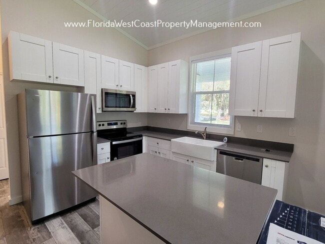 Photo - ADORABLE 2 BEDROOM COTTAGE! STAINLESS STEEL MOVE IN READY FOR FEBRUARY!