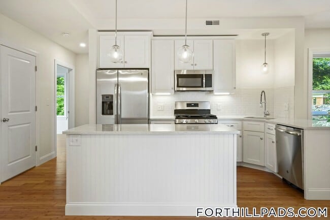 Building Photo - 137 Thornton St Unit 2