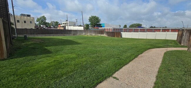 Photo - 8047 Wolff St