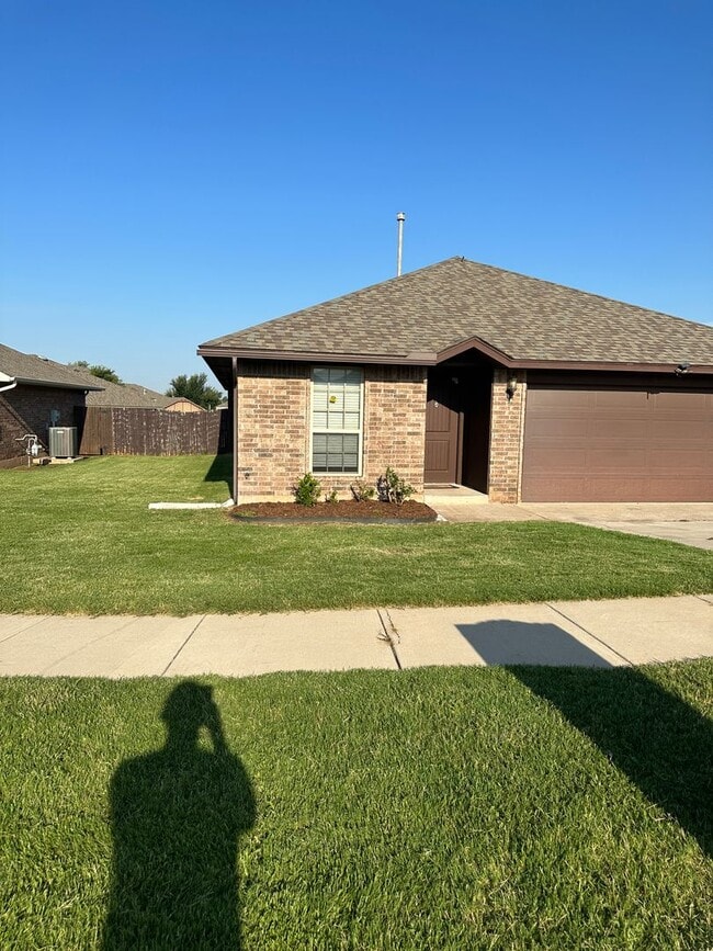 Photo - 4 bd/2 ba - Wood Look Floors - Open Plan