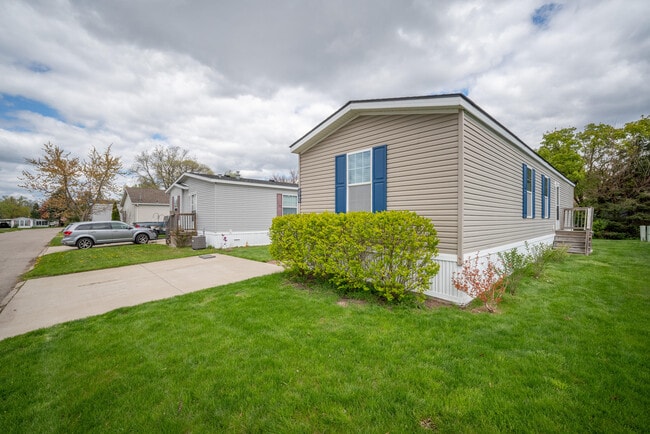 Photo - 183 Flicker St