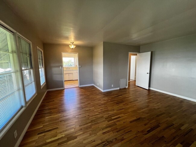 Photo - 2 Bedroom 1 Bath Duplex for Rent in Uptown Whittier