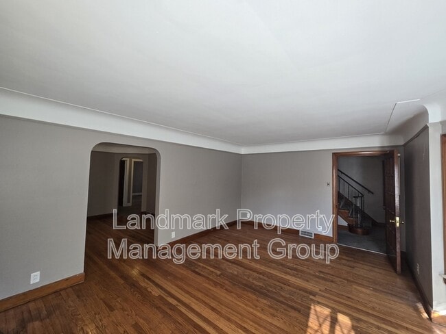 Photo - 9657 Outer Dr E