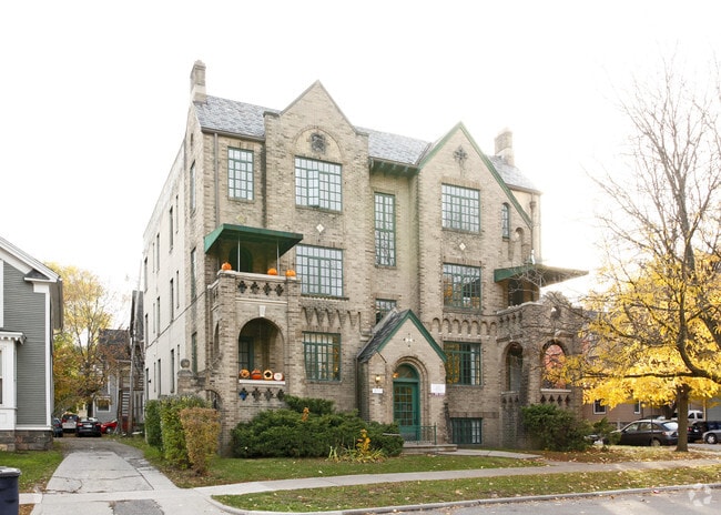 Building Photo - 200 N State St