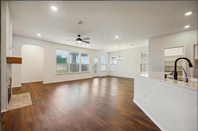 Photo - 705 Vaughn St