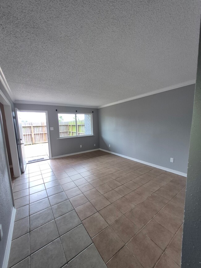 738 Coolwood Dr Unidad B