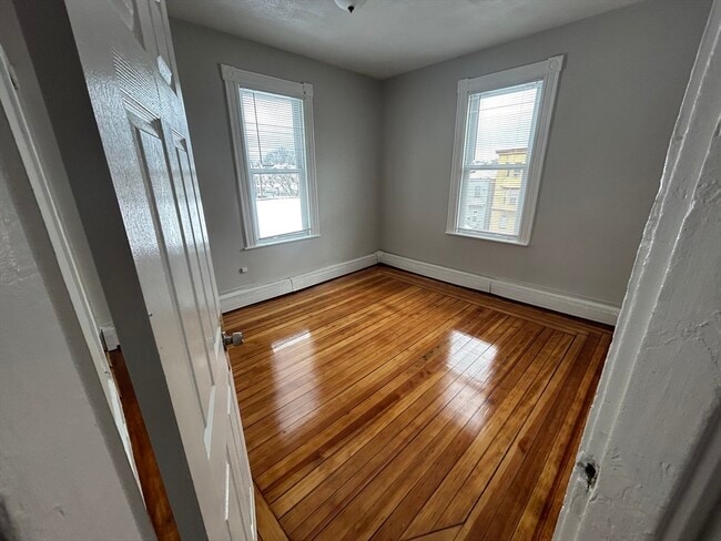 Photo - 835 Broadway Unidad B2