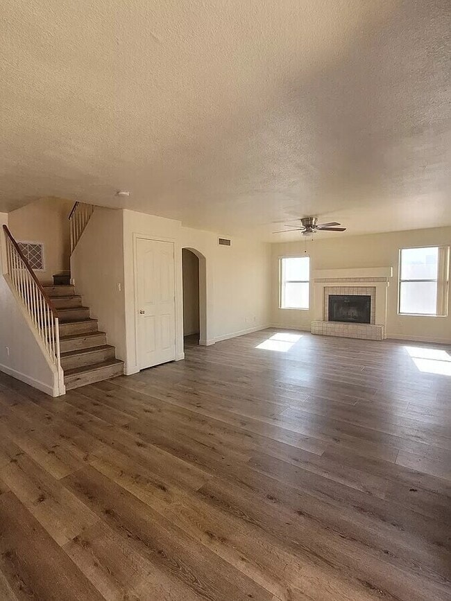 Photo - Beautiful 4-bedroon 2.5 bath home