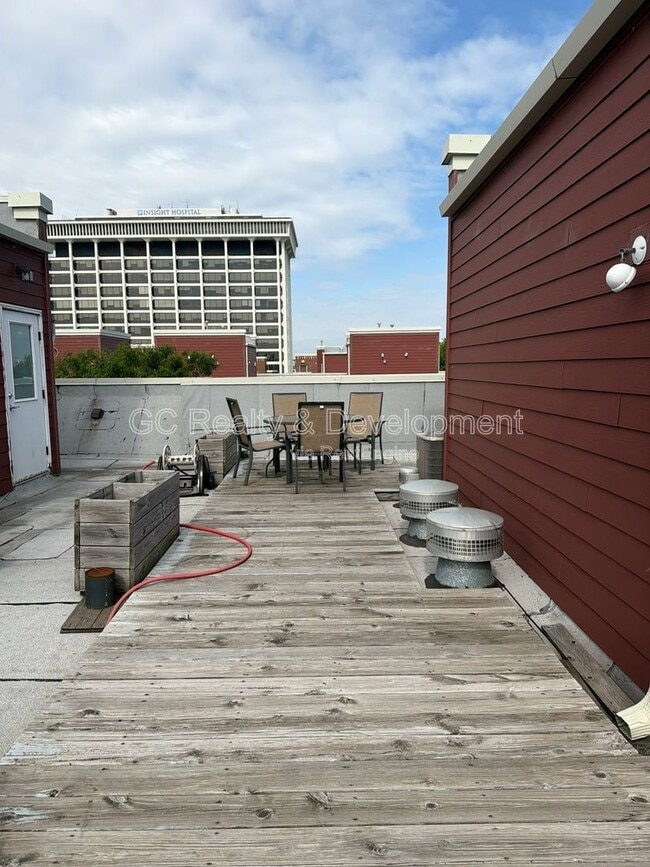 Photo - 2503 S Calumet Ave