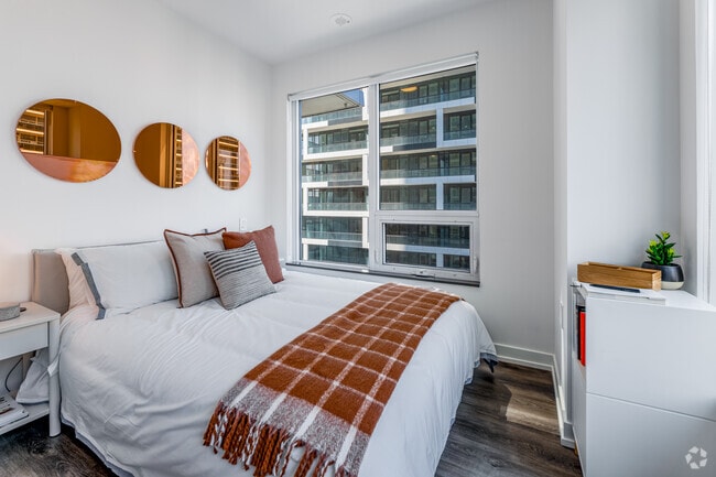 2BR, 2BA - 718SF - Bedroom