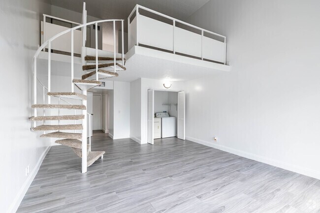 1 BR, 1.5 BA - 820SF