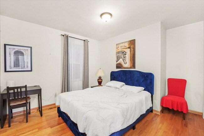 Photo - 624 S Oakley Blvd Unit 2