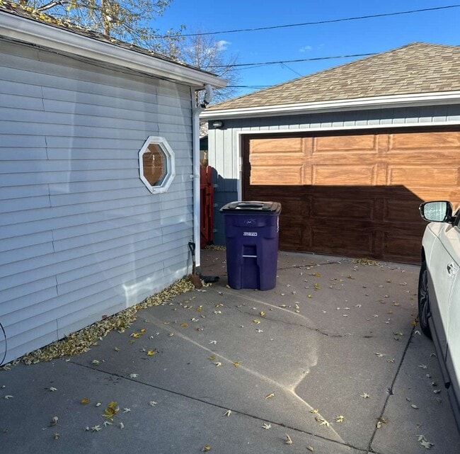 Photo - 1325 S Utica St