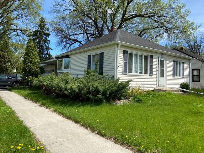 Photo - 5 Bed 2 Bath Home Near NDSU!