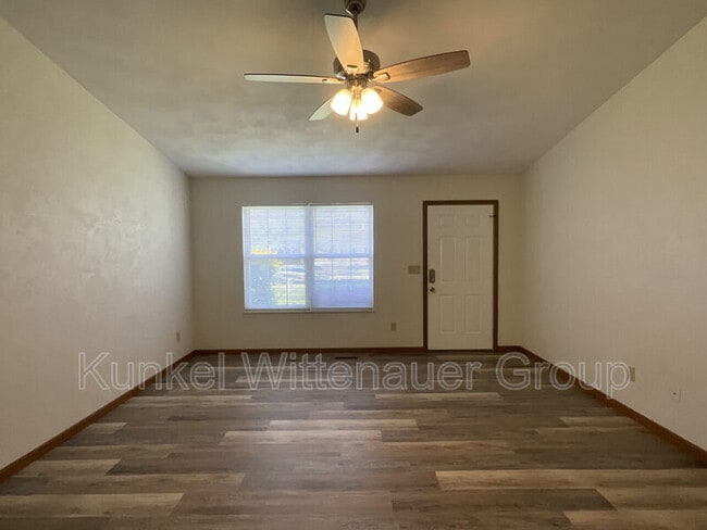 Photo - 611 Carol Ann Dr
