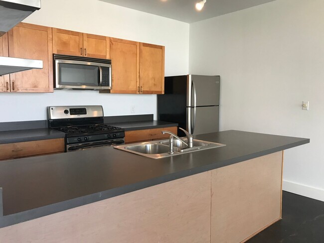 Photo - BIG Condo in GREAT location Unidad 3049