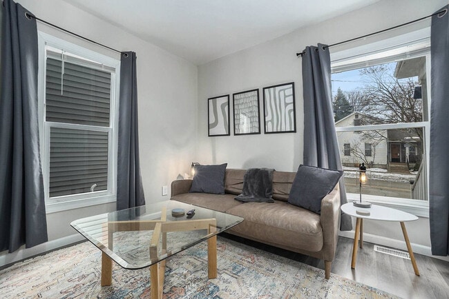 Building Photo - 415 6th St NW Unit ID1346772P