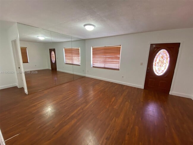 Photo - 141 SW 33rd Ave Unit 1