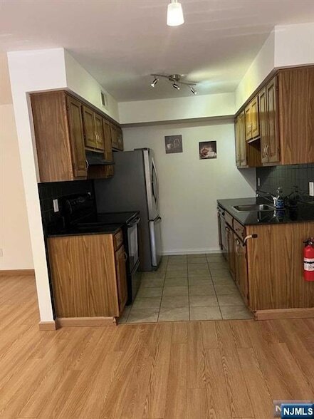 Photo - 385 Midland Ave Unit 4