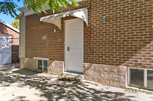 Building Photo - 180 Ross Dr Rental