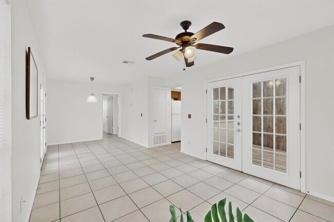 Photo - 10003 Rutland Village E