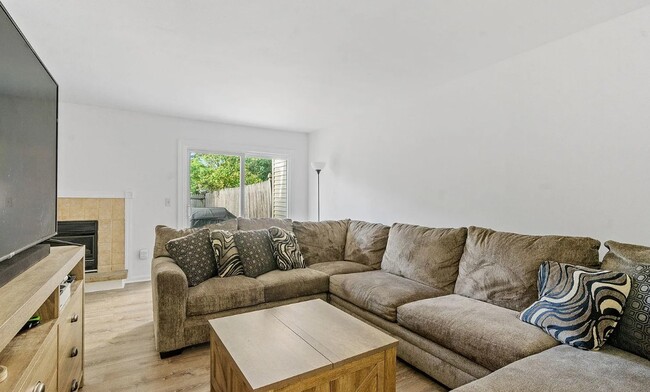 Photo - 6 Heartwood Ct