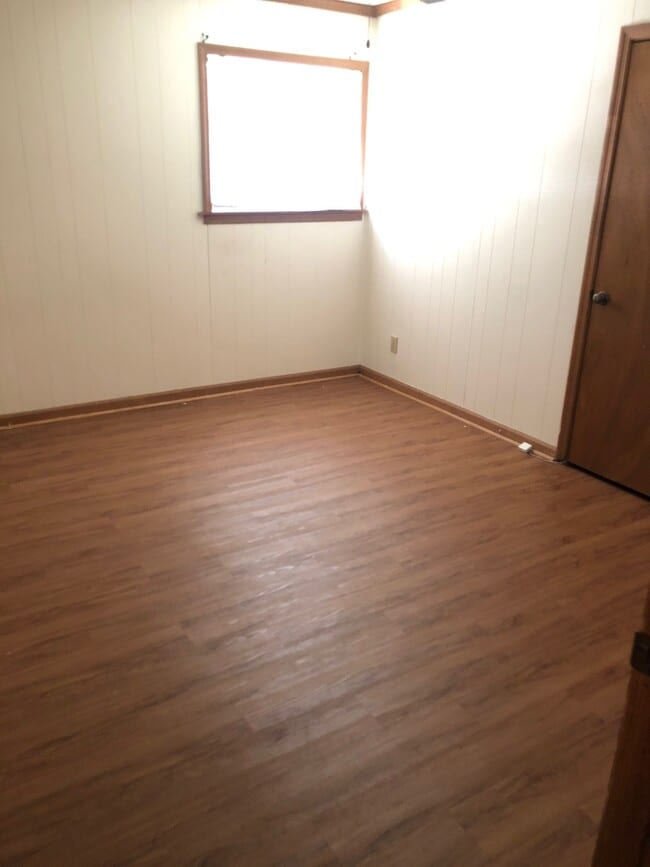 Photo - 2-102 Catherine Ave