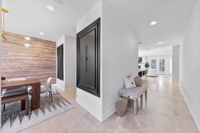 Building Photo - 4301 Vivian St