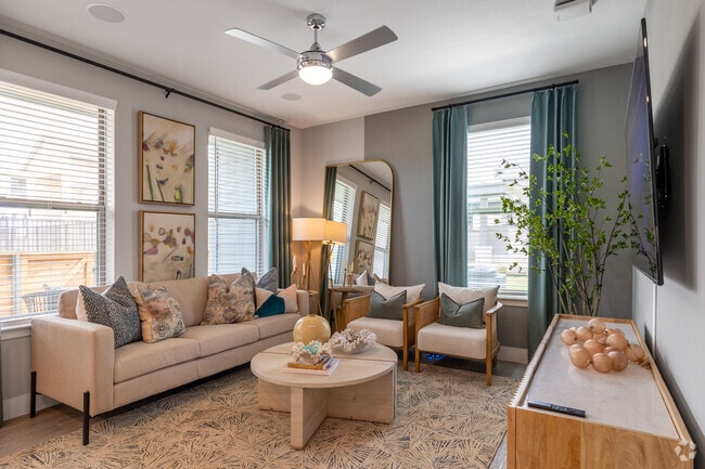 2BR, 2BA - 1,075SF Living