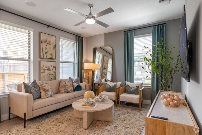 2BR, 2BA - 1,075SF Living - Alta Center Point