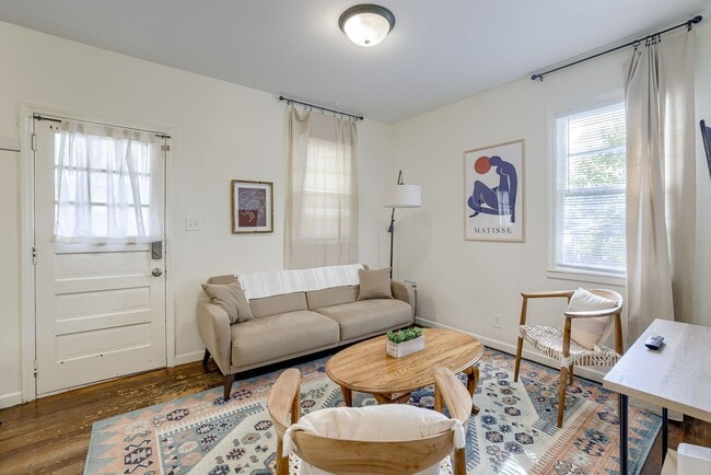 Photo - Charming 2 Bedroom with Fenced Yard & Parking Near Old Market!