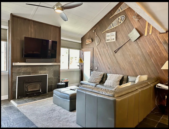 Photo - Stylish 2-Bed + Loft Mountain Condo in San...